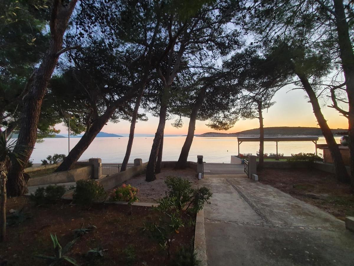 Sidus Maris, Spacious Seaside Apartment With Free Parking Martinšćica Exterior foto